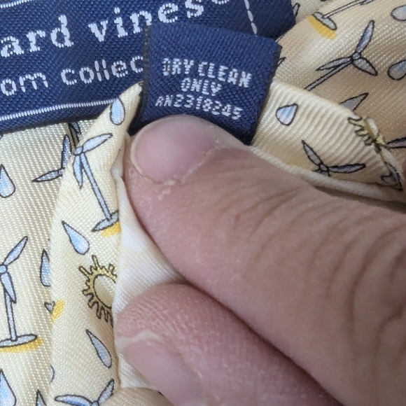 Vineyard Vines 100% Silk Handmade Tie Light Yellow - Picture 5 of 6